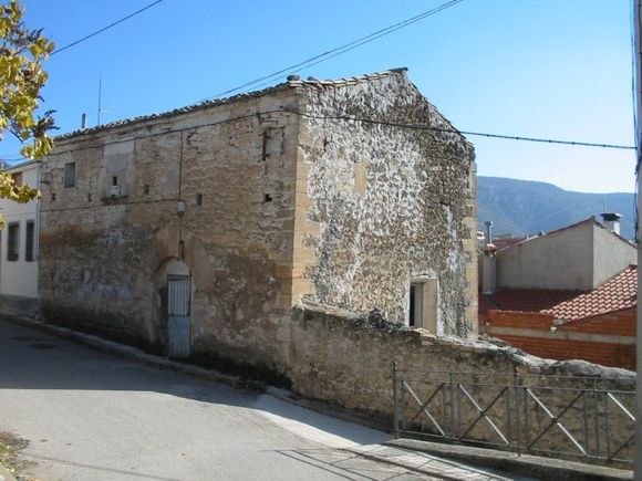 Edificio para vivienda unifamiliar y tres apartamentos en Priego (Cuenca)