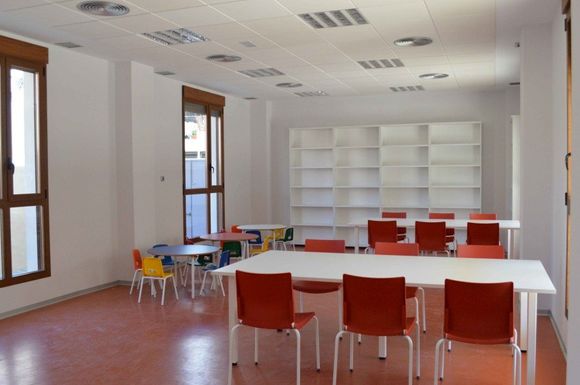 Biblioteca Y Ludoteca En Priego