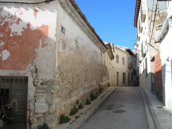 Edificio de 5 viviendas en la plaza de San Andres, Priego