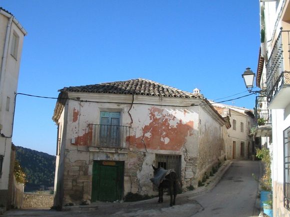 Edificio de 5 viviendas en la plaza de San Andres, Priego